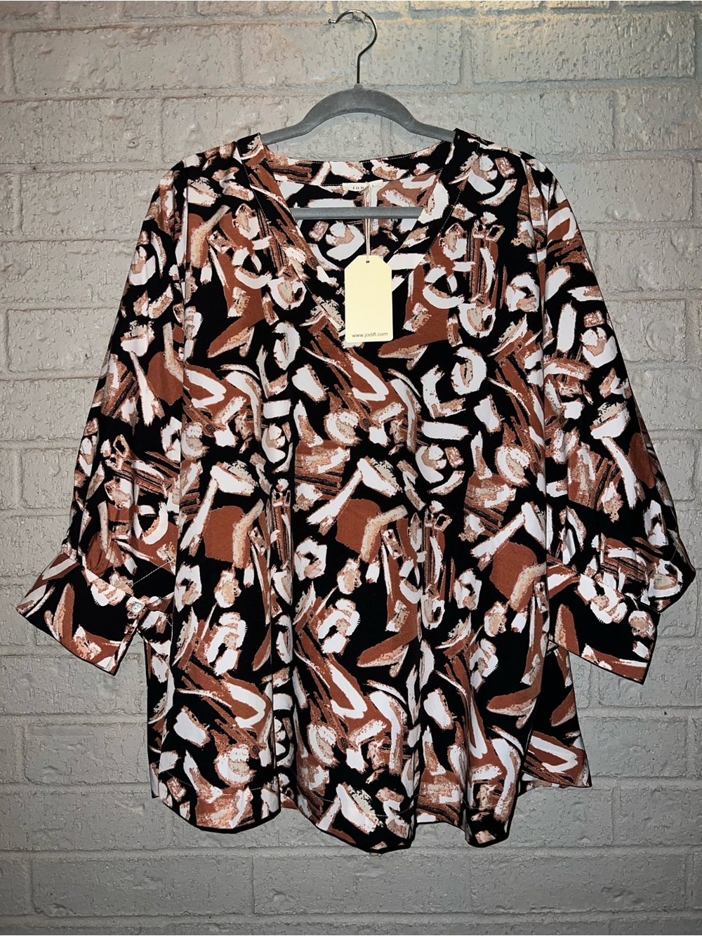 Jodifil size medium 1/2 sleeve blouse v neck